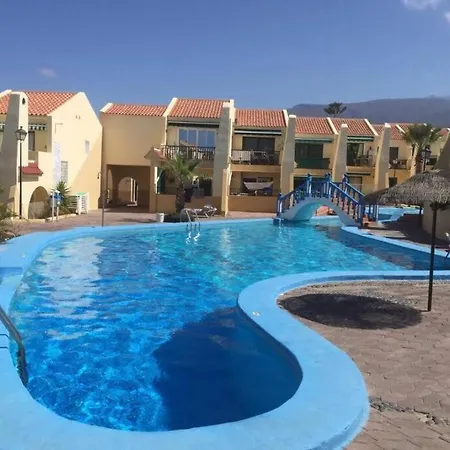 Aqua Vista Fanabe Getaway: 1br- 2 Seaview Terraces Apartman