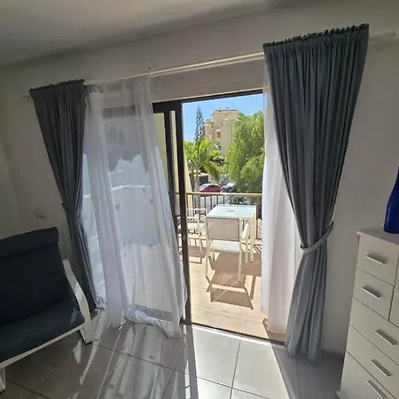 Aqua Vista Fanabe Getaway: 1br- 2 Seaview Terraces Apartman *